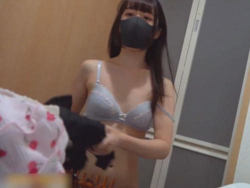 【盗撮】清純ミニ乳首映り込み♡まさにロリ美少女と言ったルックスの妹の着替えを脱衣所で隠し撮り！