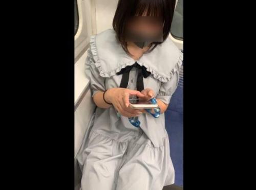 【盗撮】超可愛い女の子を見かけたのでパンチラを逆さ撮りしたら腹チラからブラちらまで到達の奇跡！