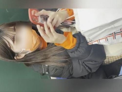 【リアル盗撮】ギャルっぽくない清楚で品のある素人お嬢さんのパンティを逆さ撮りしてきたぞ！のトップ画像
