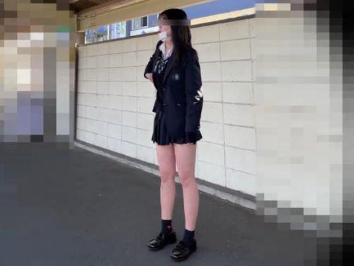 【HQ盗撮動画】いかめしボーイ！現役JKばっか尾行しながらパンチラを逆さ撮りする危険人物の作品がヤバイ！
