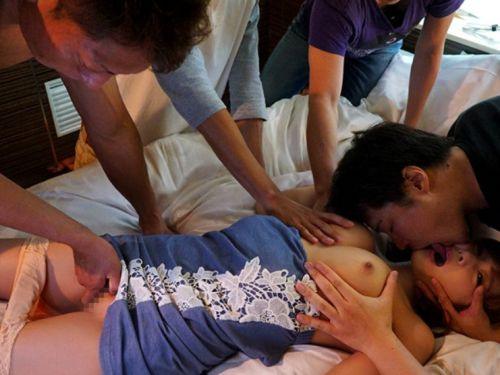 【明日花キララ】スタイル抜群な巨乳美女の弱みに付け込んで集団で群がる輪姦セックスがヤバい！