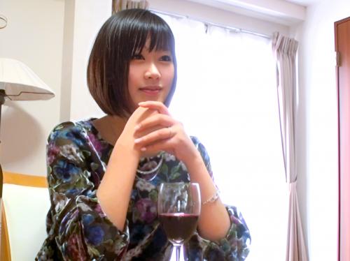 ＜人妻ナンパ＞年上の旦那に放置され寂しい性生活の美人熟女に他人のチンポを膣奥に突っ込まれるとイキ乱れたっぷり中出し