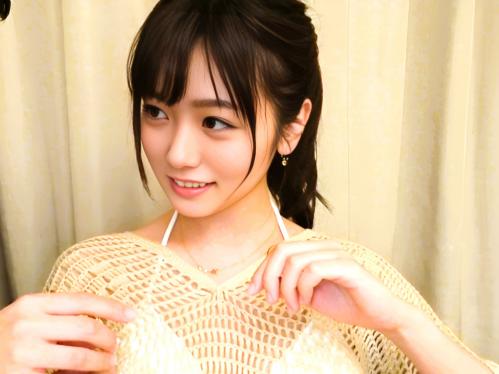 ＜素人ナンパ＞ナイトプールで見つけたアイドル顔の超SS級美少女は意外と剛毛マ〇コをおっぴろげて濡れ濡れで腰を振りまくる