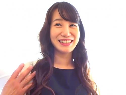 ＜人妻ナンパ＞ハスキーな低めの声の三十路美人人妻は久しぶりの他人のチ〇ポを入れると甲高い声で中出しまでイキまくる