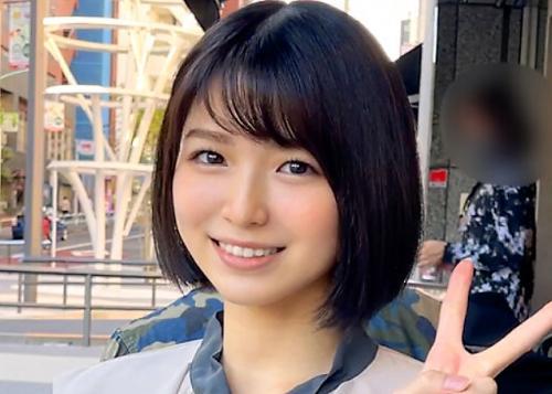 ＜素人ナンパ＞清楚な貧乳美少女をホテルに連れ込んでチ〇ポを膣奥に入れて下から突きまくって騎乗位SEX