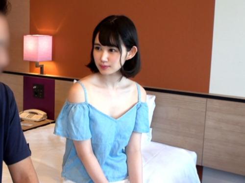 ＜素人ナンパ＞清楚なSS級美少女JDは超敏感で手マン・クンニだけでも潮大噴射でイキ乱れる