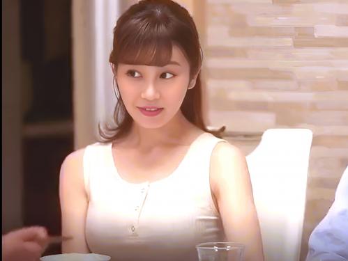 ＜人妻NTR＞美人人妻は旦那が寝ているすきに旦那の連れ子と卒業祝いに朝まで気持ち良く中出しセックスでイキ狂う
