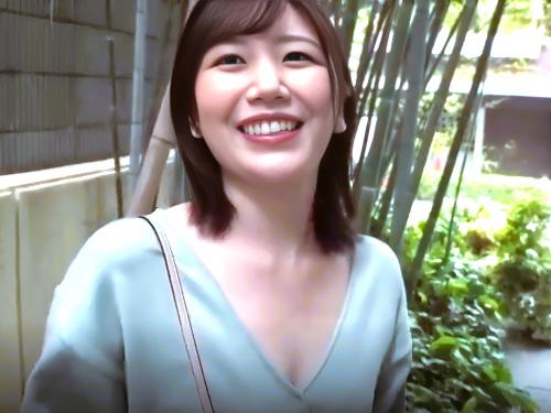＜人妻ナンパ＞清楚で優しい人妻に筆おろしのお手伝いをお願いして快く生挿入して中出しまでさせてくれた