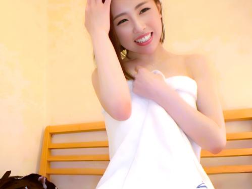 ＜人妻ハメ撮り＞自分の下着を売って小遣い稼ぎする美熟女はフェラ好きのエロ痴女で股間はガチ濡れ敏感マ〇コ