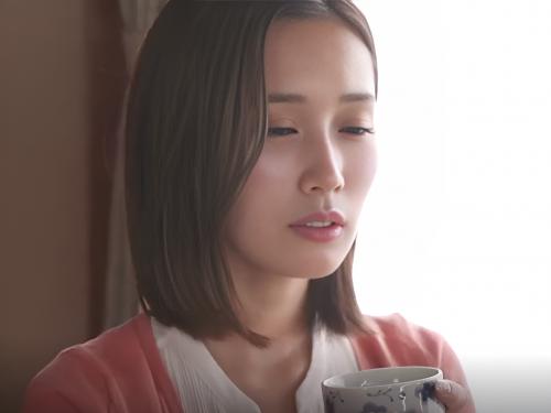 ＜人妻NTR＞美人人妻は実家に行ったときに義父に睡眠薬を盛られて寝ている間に身体中を舐めまわされていた【小島みなみ】