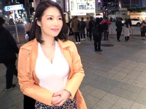 ＜人妻ナンパ＞清楚なアラサー若妻のセックスレスの悩みを解消するため他人棒で欲求を吐き出すかのような激しいセックスで乱れ