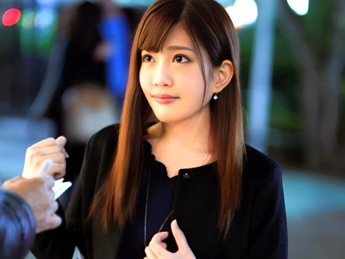 ＜素人ナンパ＞大人しくて清楚なSS級美人妻が見た目と違って他人棒を大股を広げて突っ込ませ中出しまで喘ぎ乱れる