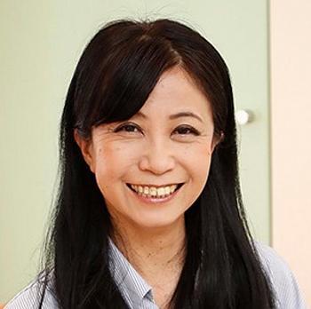 【お母さん×近親相姦】仲丘たまき スケベな母が息子のチンポに跨って腰を振りまくり味わう動画、寝たふりしてた息子が起きて戸惑う母を我慢出来ない息子がイカす。