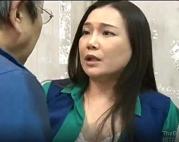 【痴女×人妻】浅井舞香 通勤バスでいつも見る妙齢の熟女の痴女行為。コート一枚はだけたその下は実は何も着けていないという驚きの事実。