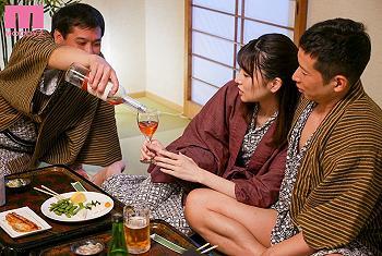 【イラマチオ×中出し】星谷瞳 学生時代はイケメンや金持ちに囲まれていた新卒OL・瞳にとって、デリカシーのないオヤジたちと一つ屋根の下で過ごすのは大きな苦痛だった。