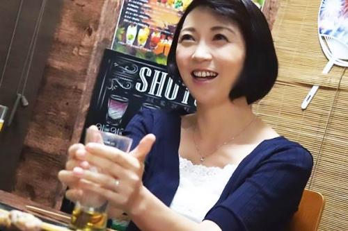 【のぞき×熟女】ナンパ師が口説いて中出しSEX目的でお持ち帰りした人妻の隠し撮り映像20人8時間!欲求不満で一夜の出会いを求めていた奥様をヤリ部屋に連れ込み欲望を大解放。