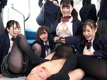 【女子校生×パンスト】電車中に充満する色々なデニール数のムレムレ黒タイツ。ギュウギュウに押し潰されて揺れる電車で思わず勃起チ〇ポが黒タイツに。
