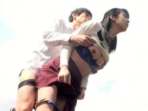 ＜母子相姦ｘ野外＞抑えきれない性欲と背徳感に抗いきれず野外で実の息子とハメ狂う倒錯熟女母の近親相姦！