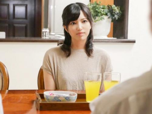 ＜根尾あかりｘ友達の母＞性欲過剰の美熟女人妻が我が子の友人の青臭い肉棒で肉食セックス！