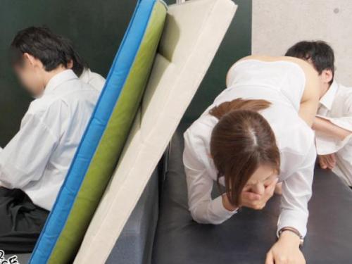 ＜武藤あやかｘ女教師＞声の出せない状況で生徒にこってり調教され快楽に顔を歪める美人先生‼
