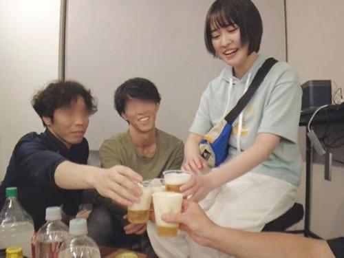【幼顔】青森弁が可愛い美少女ちゃんと酒飲んで媚薬飲んでガチ酔いガンギマリハイテンション生ハメ乱交！ガンガン突きまくり！
