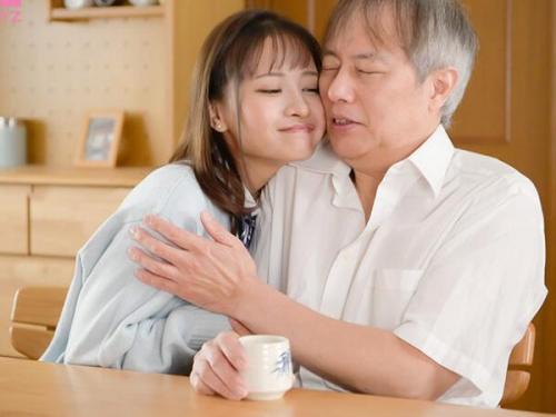 ＜蓮見天＞ファザコン気味の美少女女子校生がママの再婚相手を誘惑して義父を骨抜きにする中出しセックス！