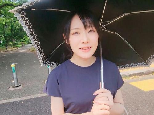 初めてのAV撮影で快感に浸り、1ヶ月間も自らの欲望を満たし続ける、欲望に忠実な魅惑の美熟女！