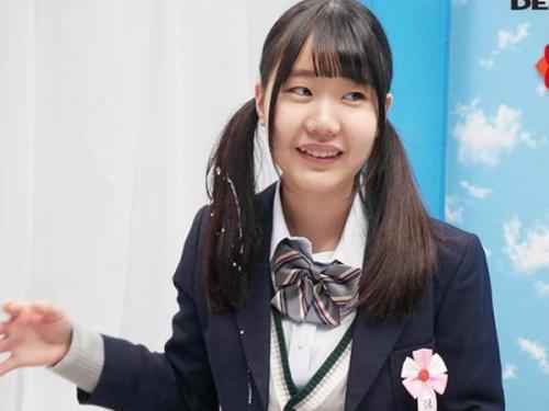 【無料エロ動画】現代の制服美少女が敏感な身体をじっくりと愛撫され、淫らなセックスに溺れる！