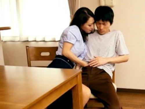 ＜柳田やよいｘ近親相姦＞年上夫のフニャチンじゃ物足りない美人妻が義息の肉棒を狙い撃ち‼