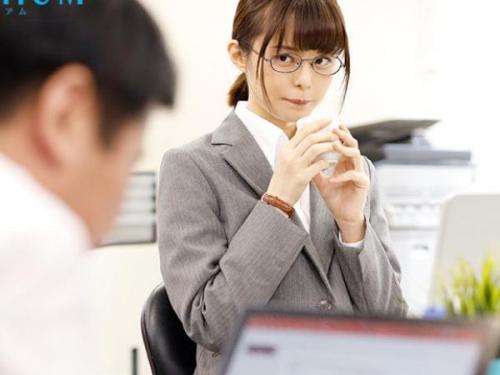 ＜月乃ルナ＞物静かな地味系メガネの美人OLが先輩社員のチンポをヤらしくしゃぶって騎乗位セックス！