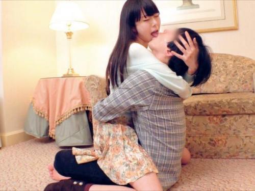 【女子大生】「これが初体験？」魅力的な女子大生が、未経験者を予期せぬ接吻で混乱させる！激しい口元の技に大興奮！