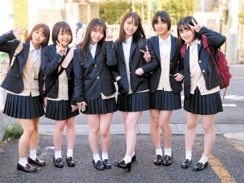 ＜ハメ撮りｘ女子校生＞エッチ大好き美少女達が仲良くチン〇をシェアしてハーレムセックス‼