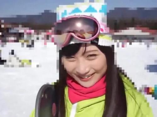 ＜素人ナンパ＞黒髪ロングの正統派美少女がナンパチン〇に吸い付きドスケベ発情セックス！