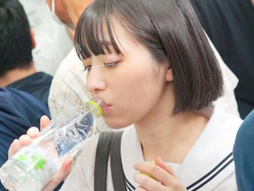 【エロ動画】「んんんんん！！！！なに！何なの？」おっしこ出てしまう薬を飲まされて痴漢行為に感じてしまう！
