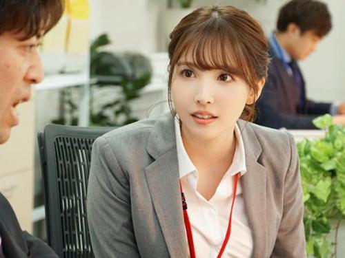 ＜三上悠亜＞仕事一途な美人社員が社内不倫の快楽にドハマりしちゃって夜のオフィスでハメまくる‼
