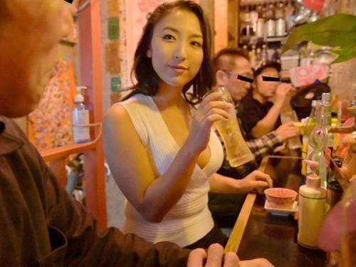 ＜ハメ撮りｘセレブ人妻＞年上夫のフニャチンじゃ物足りない美人妻が他人棒と肉食セックス！