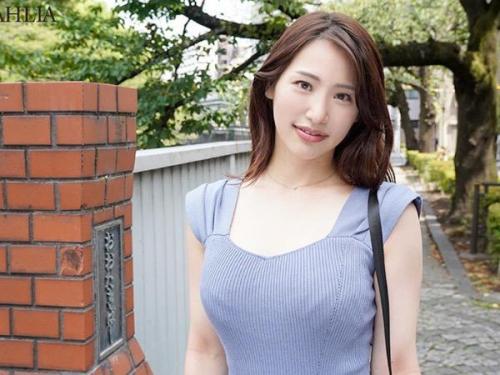 【巨乳×美女】『エロすぎる顔と身体はもはや反則！』ソフトテニスで鍛えた腰使いで殿方を昇天させるFカップ美女！