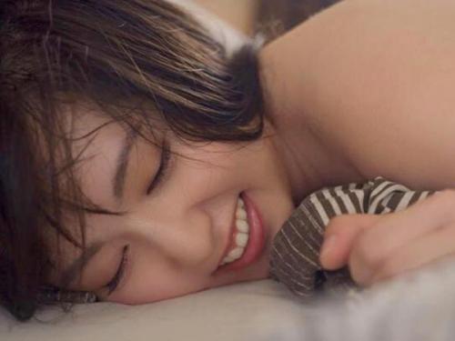 【OL】【同僚】魅力的で評判のあいなちゃん！自宅で飲み会、そのまま情熱的な夜へ♡久々の情事があまりに快感で思わず絶頂に！！