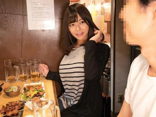 【人妻】若い男性に声をかけられ、彼の魅力に惹かれて大胆に彼を求める展開に