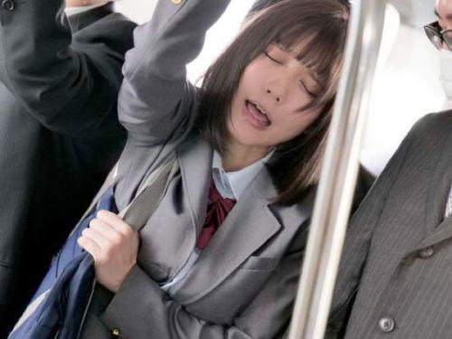 【オヤジ】＜小倉七海＞制服姿の美少女が、痴漢行為の背徳的な快感と恥じらいに魅了され、今日も新たな刺激を求めて電車に乗り込む！