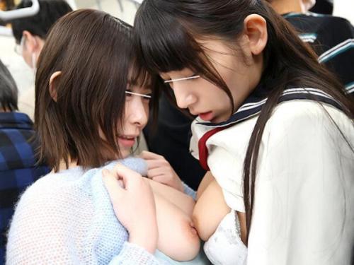 ＜レズ痴漢＞女の子が大好きなエチエチ美人お姉さんが電車の中で制服美少女見つけて痴女責め痴漢！