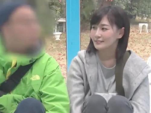 ＜人妻ナンパ＞最近チン〇日照りで欲求不満な美熟女人妻が亭主を外に待たせて肉欲セックス！