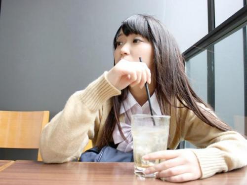 【女子高生】＜制服美少女とのエッチな撮影＞永遠に欲望を抱く年若き美少女が、パパ活の成熟した男性の肉棒を口に含み、援助交際の性行為を楽しむ！