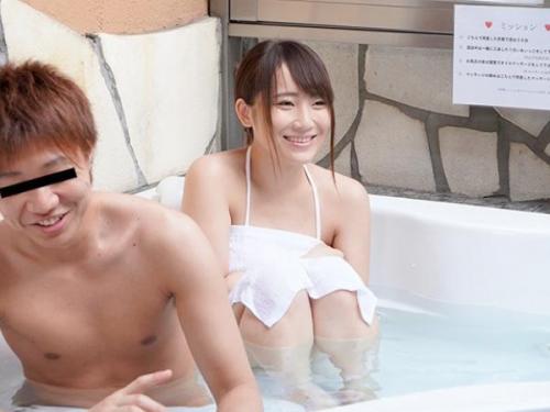 ＜混浴ソープ企画＞普段も仲良し会社の同期男女がソープごっこでその気になって本気セックス！