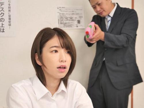 【淫らな奴隷化】『ビイイイイイイぃぃ〜〜！！』光線銃の一撃で、指定された時刻にデリヘル嬢として強制的に送り込まれる運命！！！