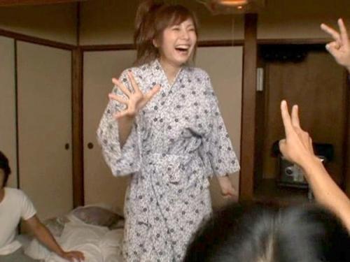 ＜麻美ゆまｘバスガイド＞性欲強めな美人お姉さんが若い肉棒に囲まれてノリノリ乱交セックス‼