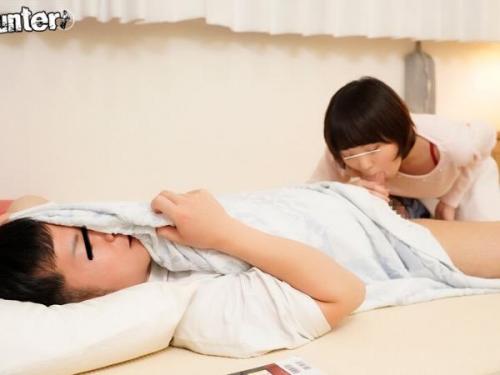 【NTR】3人で雑魚寝したら神展開キターーーッ！隣で寝てる親友にバレないように親友の彼女の浮気セックス