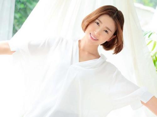 ＜AVデビューｘ林美鈴＞透けるような美魔女人妻が見た目に反してドスケベな初撮りセックス！