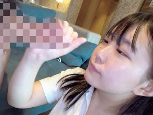【ホテル】可憐な美少女をホテルに誘い込み、無防備な姿で愛欲の限りを尽くす！無垢な素人の彼女は、何も知らずに快楽に身を委ねる...。