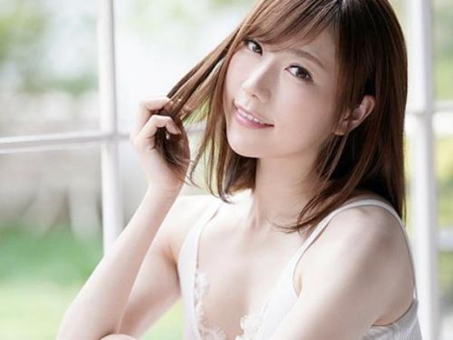 ＜七海ティナ＞スタイル抜群の美人お姉さんが色白ボディをくねらせ濃厚セックスでハメまくり！